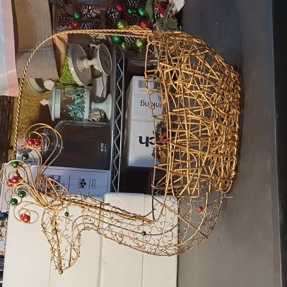 TO BE DONATED APR 19* Vintage gold wicker reindeer shaped basket Christmas decor